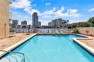 121 Golden Isles Dr, Hallandale Beach, FL 33009 - Photo 16