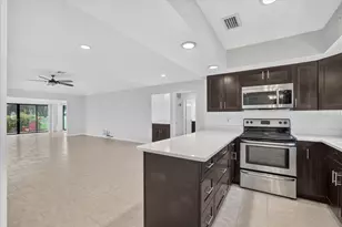 13867 Eastpointe Way, Palm Beach Gardens, FL 33418 - Photo 10