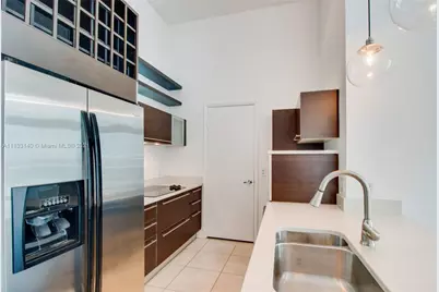 1900 N Bayshore Drive #912, Miami, FL 33132 - Photo 2