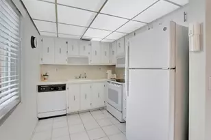 204 Burgundy E, Delray Beach, FL 33484 - Photo 10