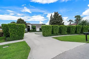 1860 Lynton Cir, Wellington, FL 33414 - Photo 2