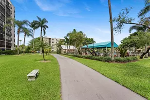 2112 S Cypress Bend Dr, Pompano Beach, FL 33069 - Photo 26