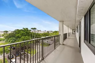 2112 S Cypress Bend Dr, Pompano Beach, FL 33069 - Photo 4