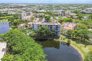 2304 S Cypress Bend Dr, Pompano Beach, FL 33069 - Photo 22