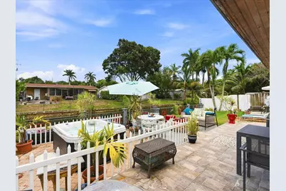 707 SW 3rd Avenue, Hallandale Beach, FL 33009 - Photo 20