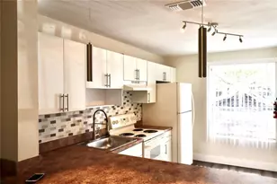 8121 SW 21st Ct, Miramar, FL 33025 - Photo 4