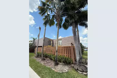 804 Springdale Circle, Palm Springs, FL 33461 - Photo 1