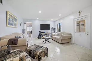 331 Knotty Pine Cir, Greenacres, FL 33463 - Photo 6