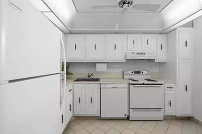 7080 Environ Boulevard #423, Lauderhill, FL 33319 - Photo 6