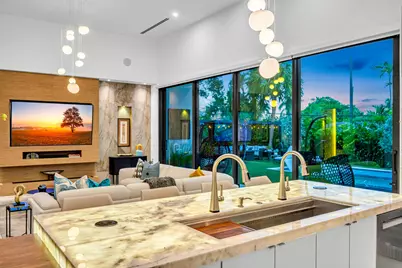 215 NE 28th Court, Wilton Manors, FL 33334 - Photo 18