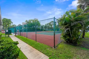 8735 Ramblewood Dr, Coral Springs, FL 33071 - Photo 4