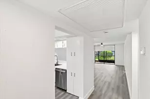 1100 Colony Point Cir, Pembroke Pines, FL 33026 - Photo 6