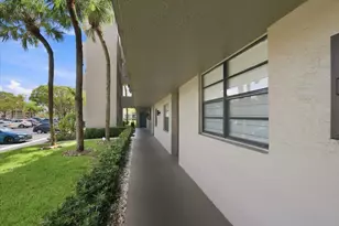 1100 Colony Point Cir, Pembroke Pines, FL 33026 - Photo 4