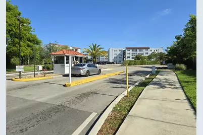 2860 Somerset Drive #317K, Lauderdale Lakes, FL 33311 - Photo 2