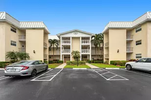 16 Colonial Club Dr, Boynton Beach, FL 33435 - Photo 2