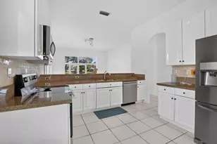 15891 SW 14th St, Pembroke Pines, FL 33027 - Photo 12