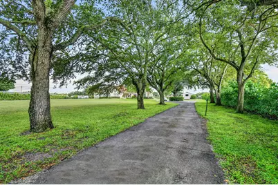 876 Cindy Cir Lane, Wellington, FL 33414 - Photo 2
