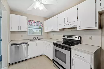 4640 Lucerne Lakes Boulevard W #303, Lake Worth, FL 33467 - Photo 4