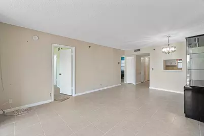 4640 Lucerne Lakes Boulevard W #303, Lake Worth, FL 33467 - Photo 10