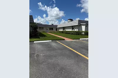 34 Valencia B, Delray Beach, FL 33446 - Photo 2