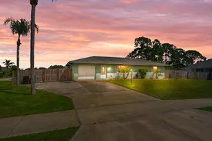 257 SW Thornhill Dr, Port Saint Lucie, FL 34984 - Photo 1