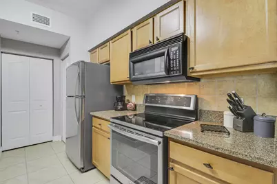 8303 Myrtlewood Circle W, Palm Beach Gardens, FL 33418 - Photo 6