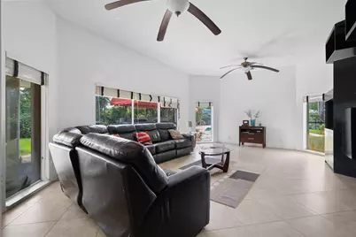 5104 White Oak Lane E, Tamarac, FL 33319 - Photo 30