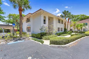 60 Pelican Pointe Dr, Delray Beach, FL 33483 - Photo 4