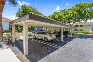 60 Pelican Pointe Dr, Delray Beach, FL 33483 - Photo 2