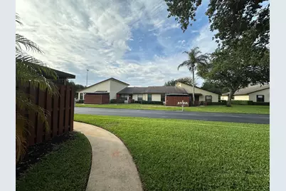 8075 SE Villa Circle, Hobe Sound, FL 33455 - Photo 2