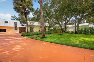 2425 Niki Jo Ln, Palm Beach Gardens, FL 33410 - Photo 2