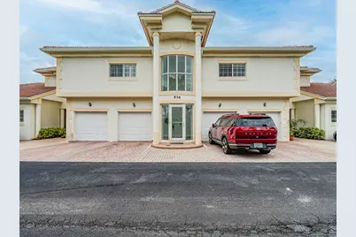 536 7th Square #103, Vero Beach, FL 32962 - Photo 4