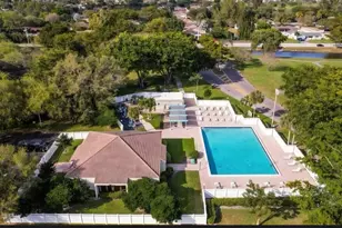 3300 W Rolling Hills Cir, Davie, FL 33328 - Photo 12