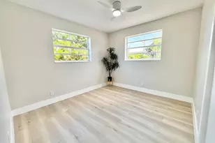470 NE 45th St, Boca Raton, FL 33431 - Photo 16