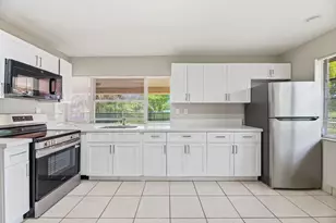 3427 NW 37th St, Lauderdale Lakes, FL 33309 - Photo 12