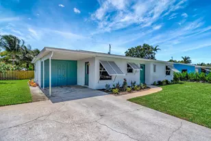 713 Gumtree Rd, North Palm Beach, FL 33408 - Photo 2