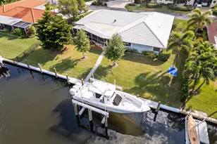 8945 SE Harbor Island Way, Hobe Sound, FL 33455 - Photo 38