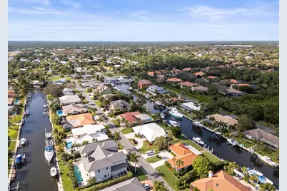 8945 SE Harbor Island Way, Hobe Sound, FL 33455 - Photo 8