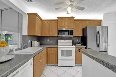 2129 SW 17th Circle, Deerfield Beach, FL 33442 - Photo 6