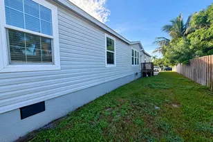 755 Ridgewood Dr, West Palm Beach, FL 33405 - Photo 22