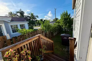 755 Ridgewood Dr, West Palm Beach, FL 33405 - Photo 2
