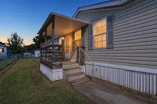 407 NE 9th Ave, Okeechobee, FL 34972 - Photo 2