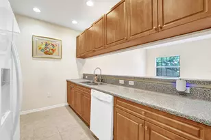 852 NW 9th St, Hallandale Beach, FL 33009 - Photo 8