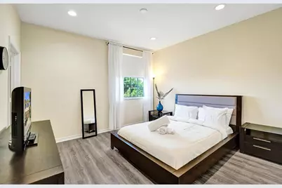 852 NW 9th Street, Hallandale Beach, FL 33009 - Photo 32