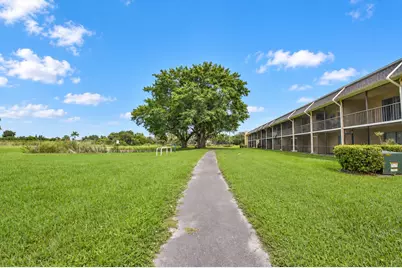 1604 Meadows Circle W, Boynton Beach, FL 33436 - Photo 20
