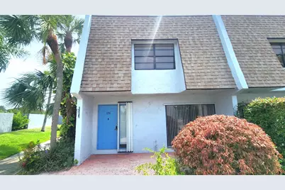 360 Canal Point S, Delray Beach, FL 33444 - Photo 1