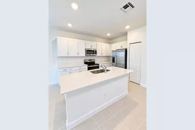 321 SE Crossoak Lane, Port Saint Lucie, FL 34984 - Photo 4