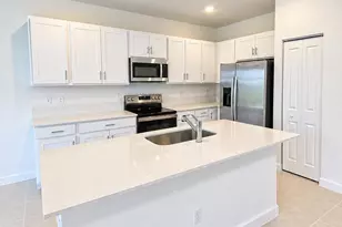 321 SE Crossoak Ln, Port Saint Lucie, FL 34984 - Photo 4