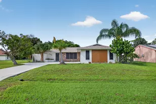 1425 SE Minorca Ave, Port Saint Lucie, FL 34952 - Photo 2