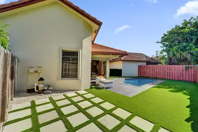 11330 SW 8th Place, Pembroke Pines, FL 33025 - Photo 28